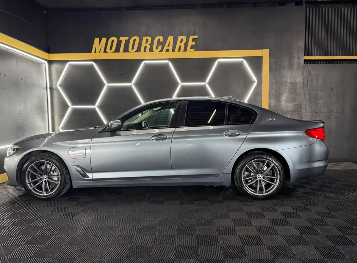 2017 BMW 5-Series – photo 14