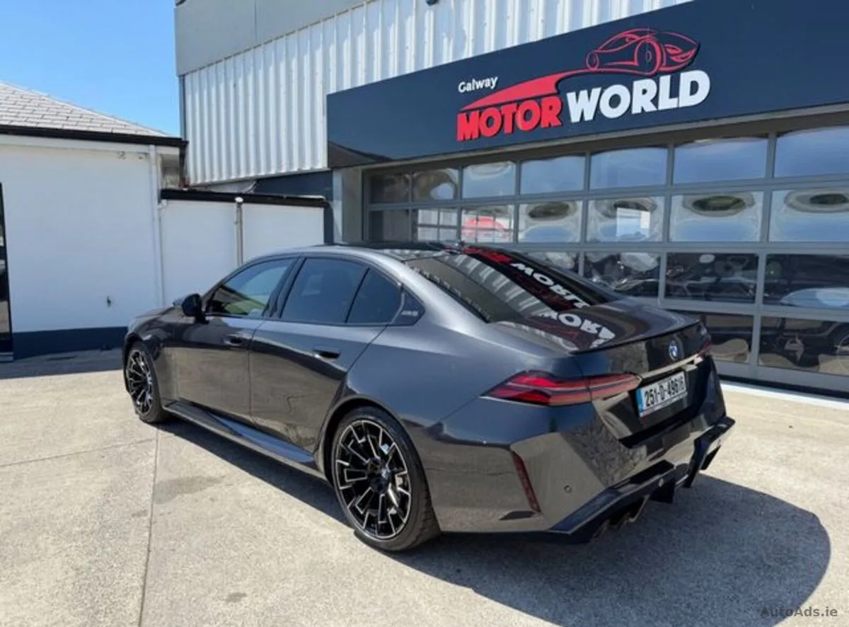2025 BMW M5 – photo 2