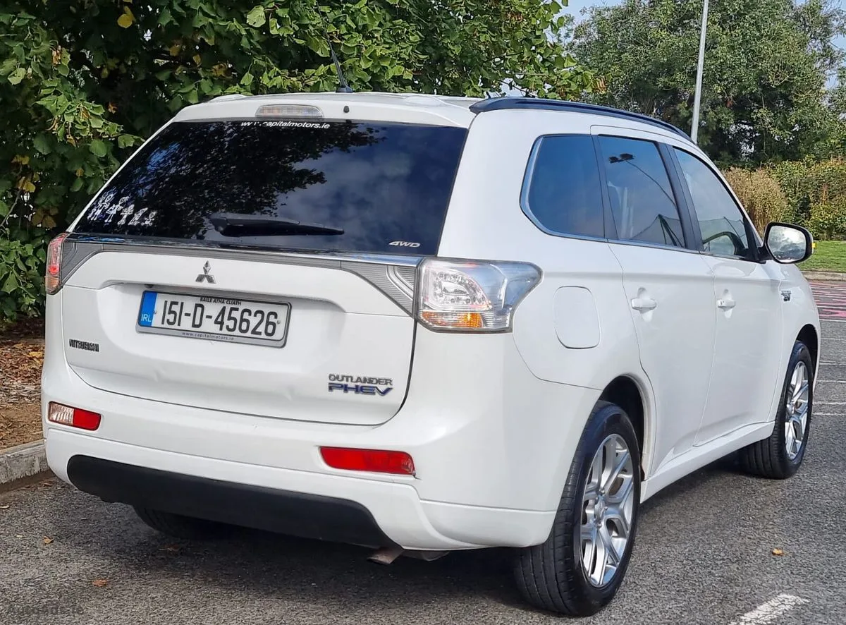 2015 Mitsubishi Outlander – photo 2