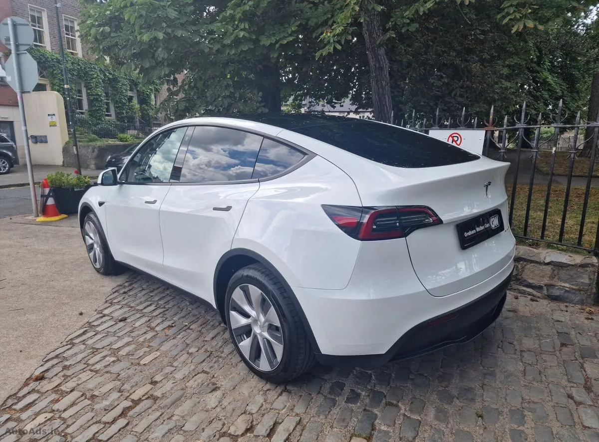 2024 Tesla Model Y – photo 2
