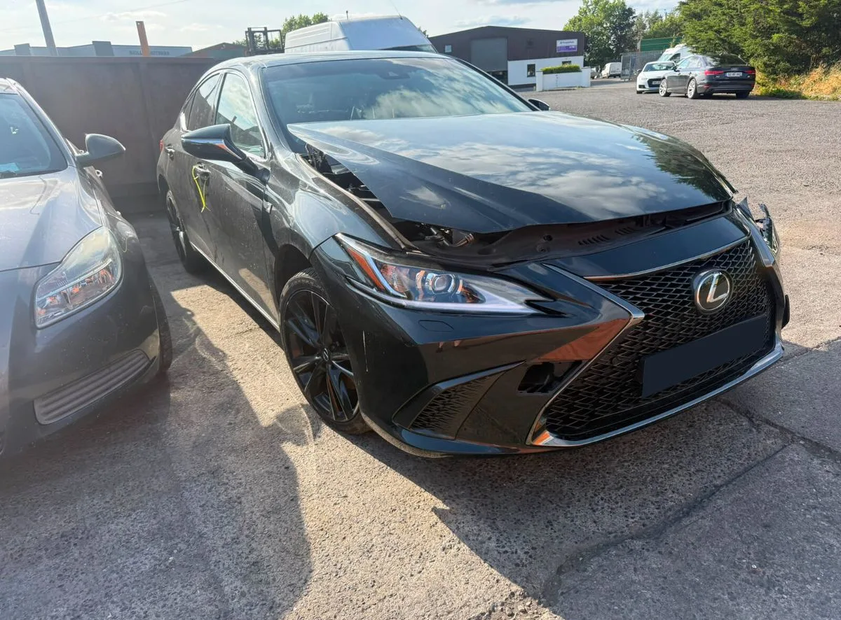 2022 LEXUS ES 300H F 2.5 HYBRID FOR BREAKING!