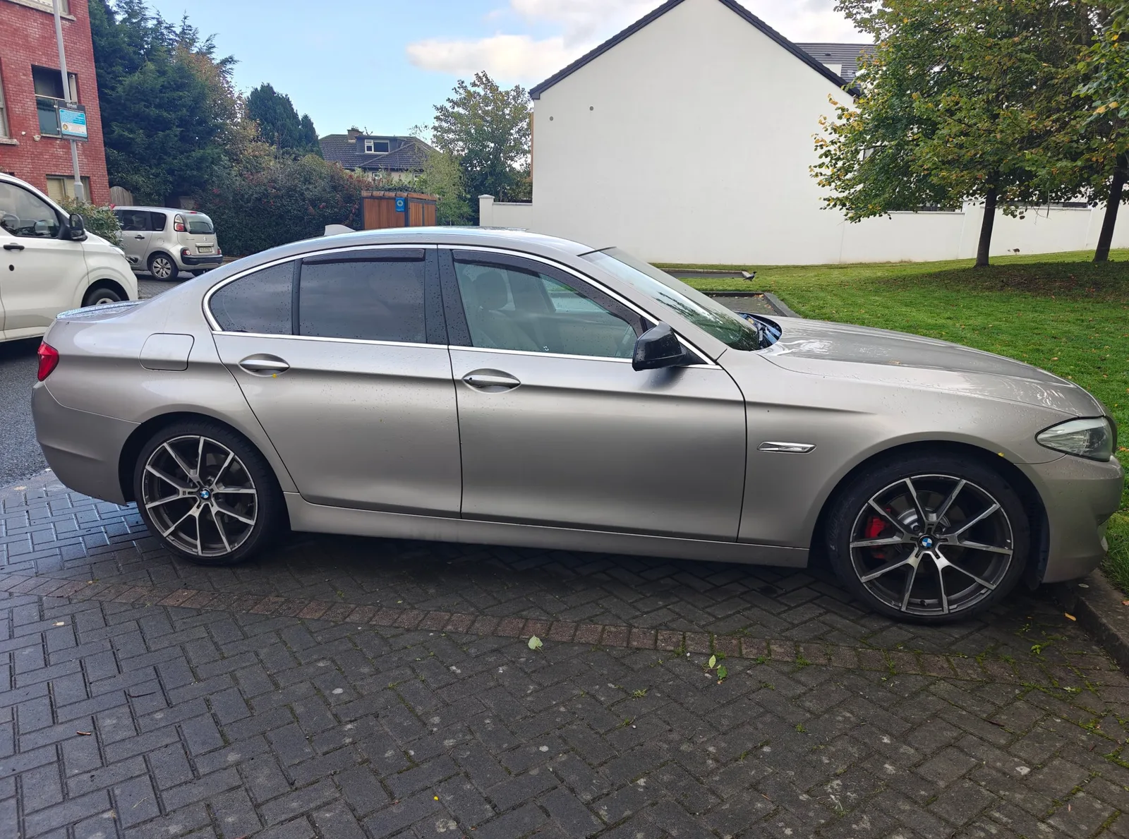 2010 BMW 5 Series – photo 3
