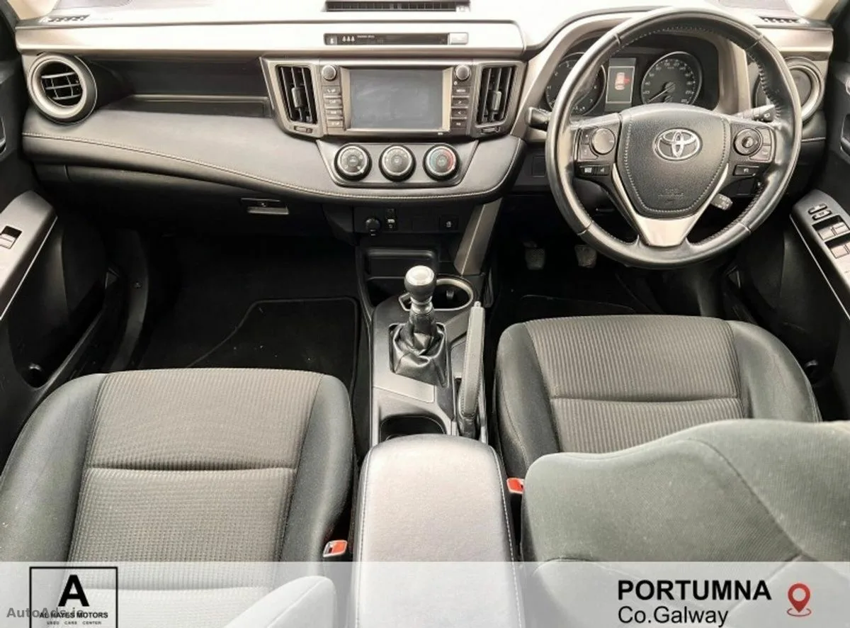 2017 Toyota RAV4 – photo 2