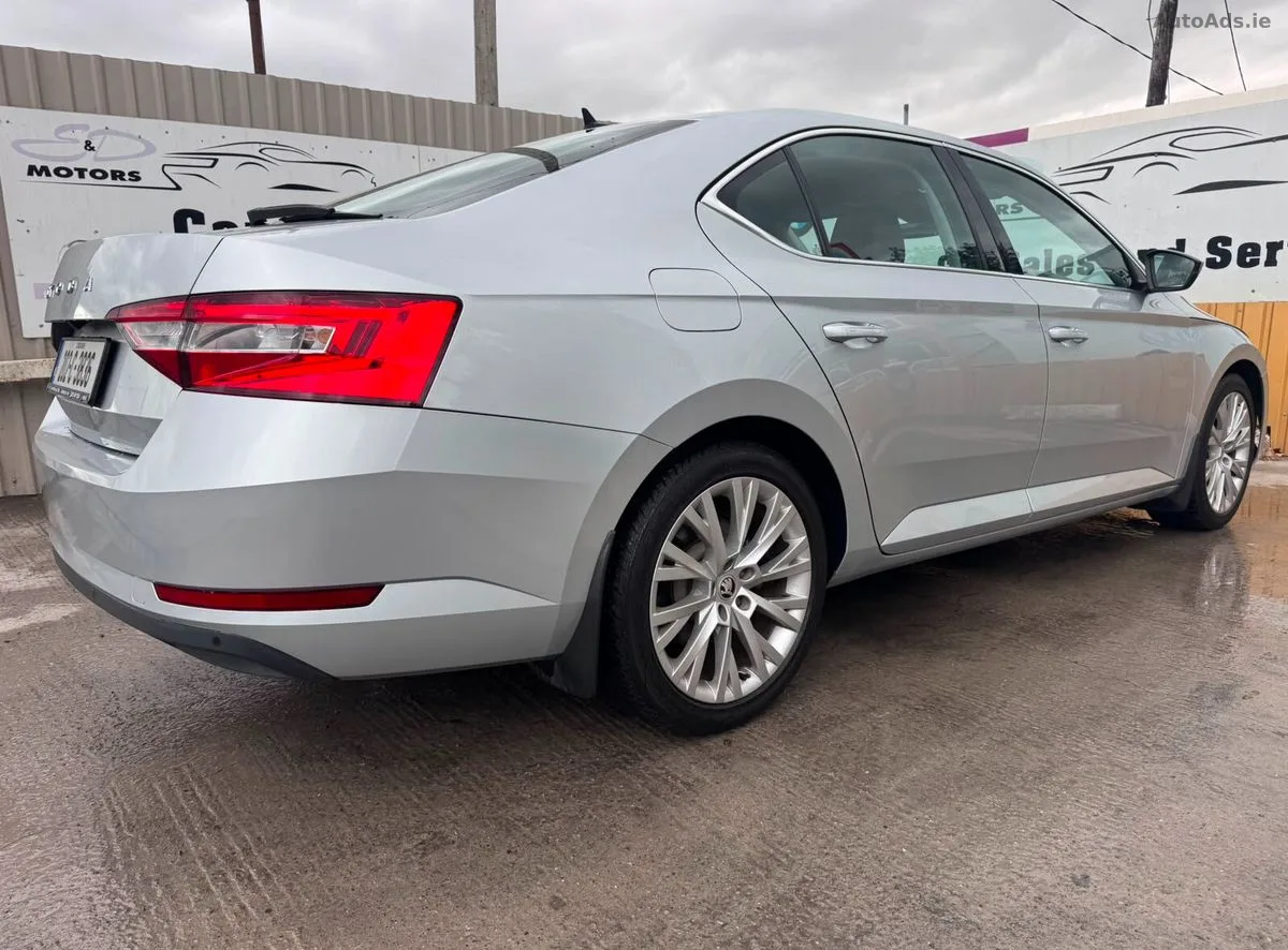 2020 Skoda Superb – photo 2