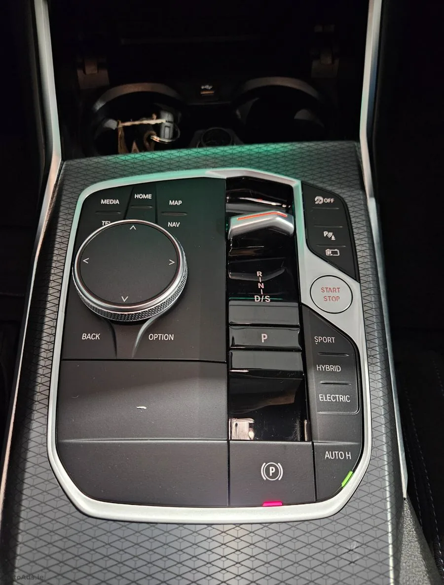 2025 BMW 3-Series – photo 16
