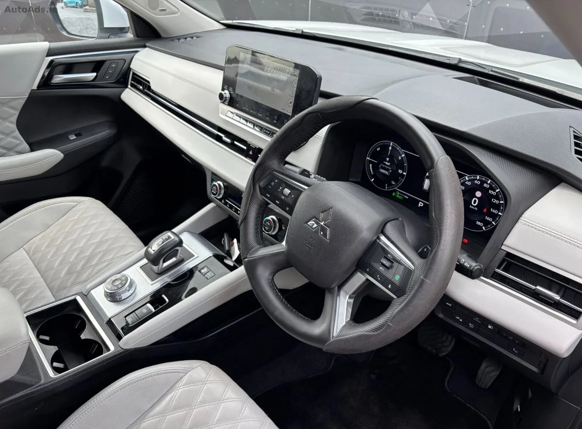 2022 Mitsubishi Outlander – photo 17
