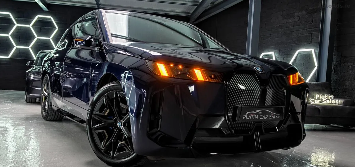 2025 BMW iX – photo 2