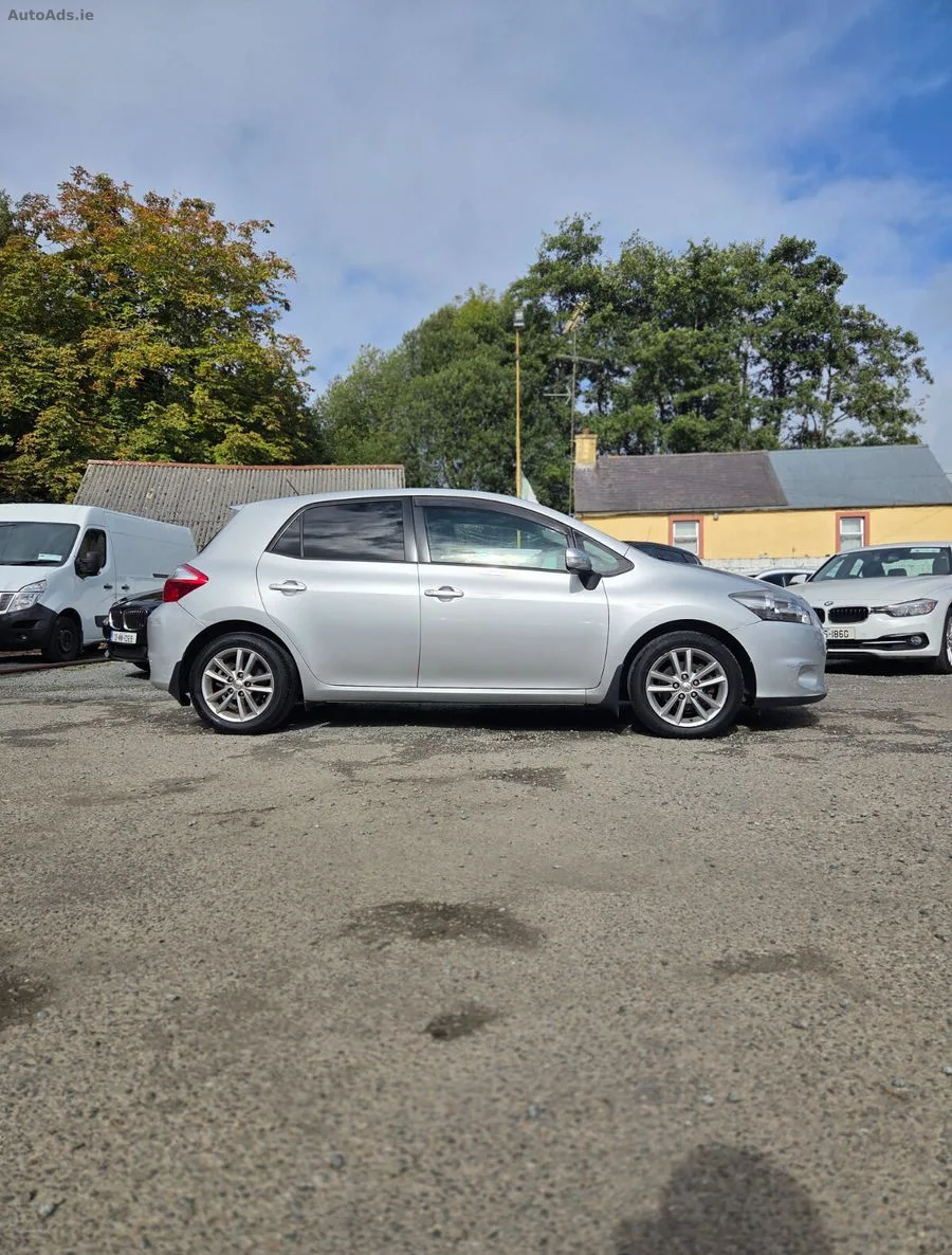 2011 Toyota Auris – photo 3