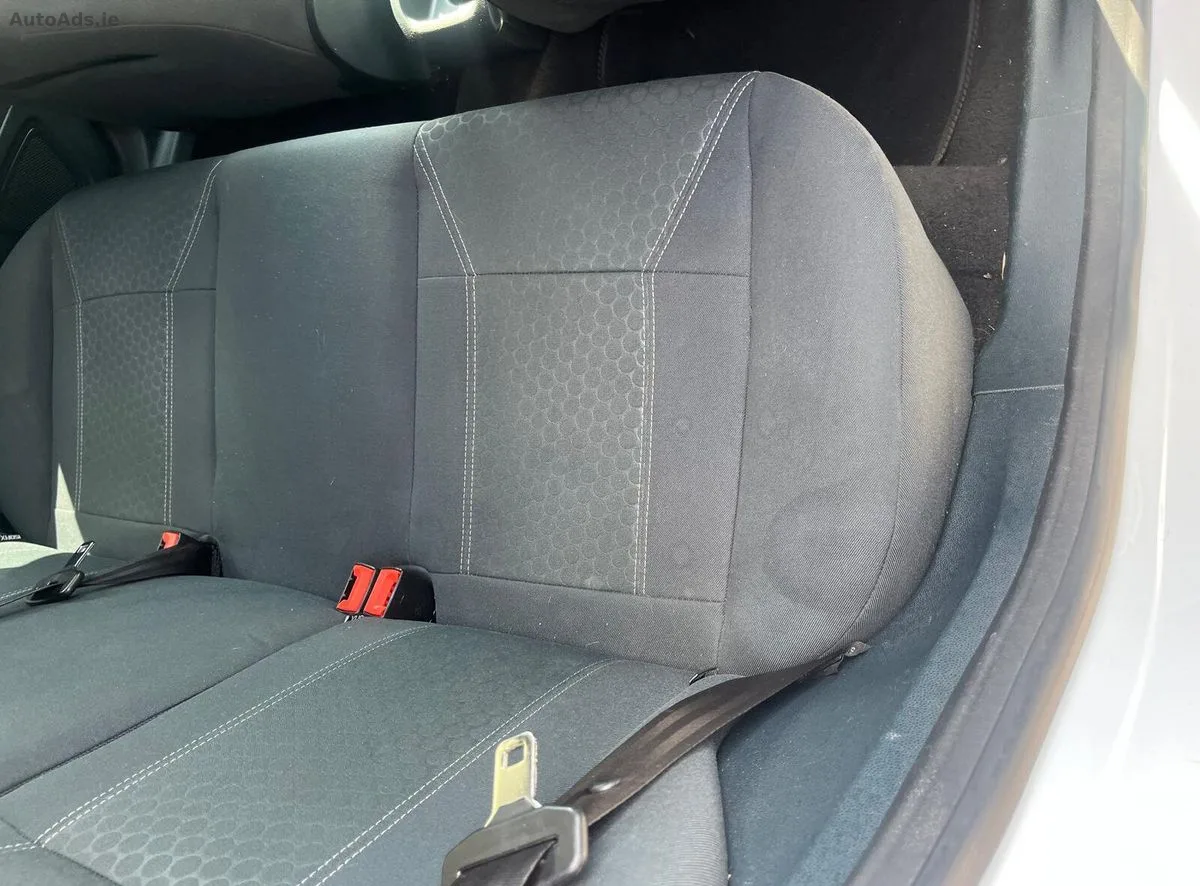 2012 Ford Fiesta – photo 11