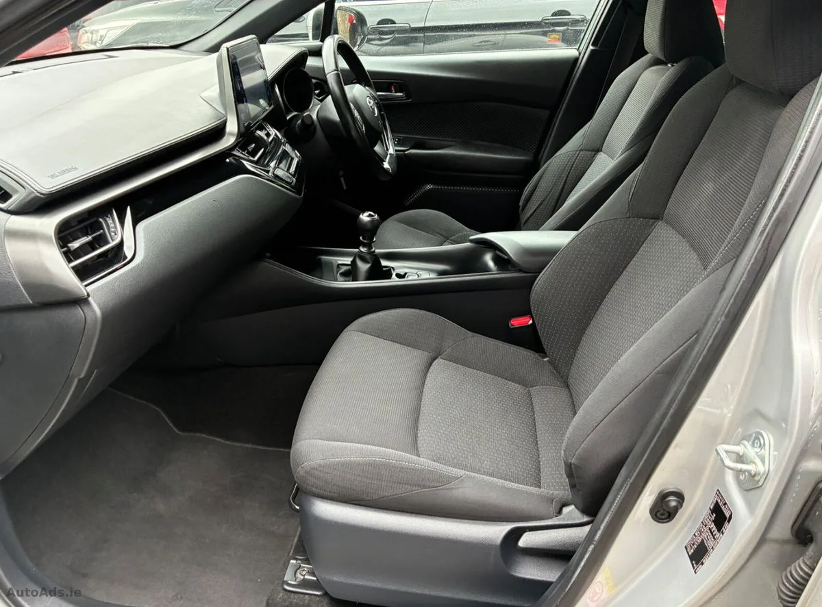 2017 Toyota C-HR – photo 17