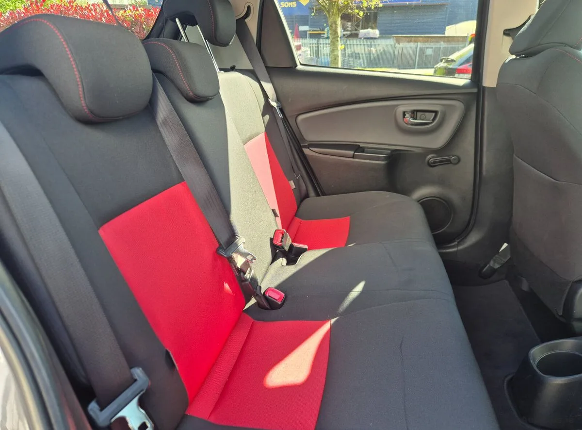 2014 Toyota Yaris – photo 11