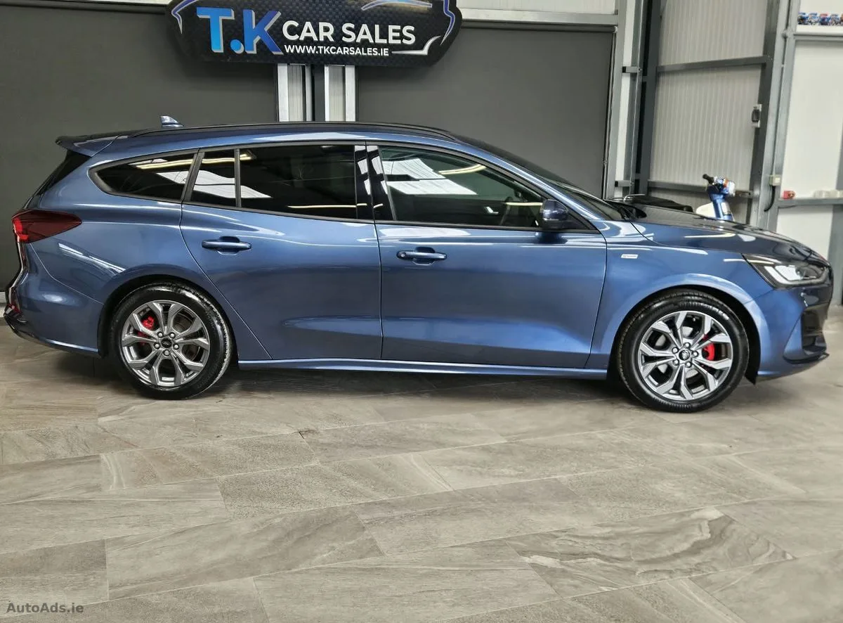 2023 Ford Focus – photo 2