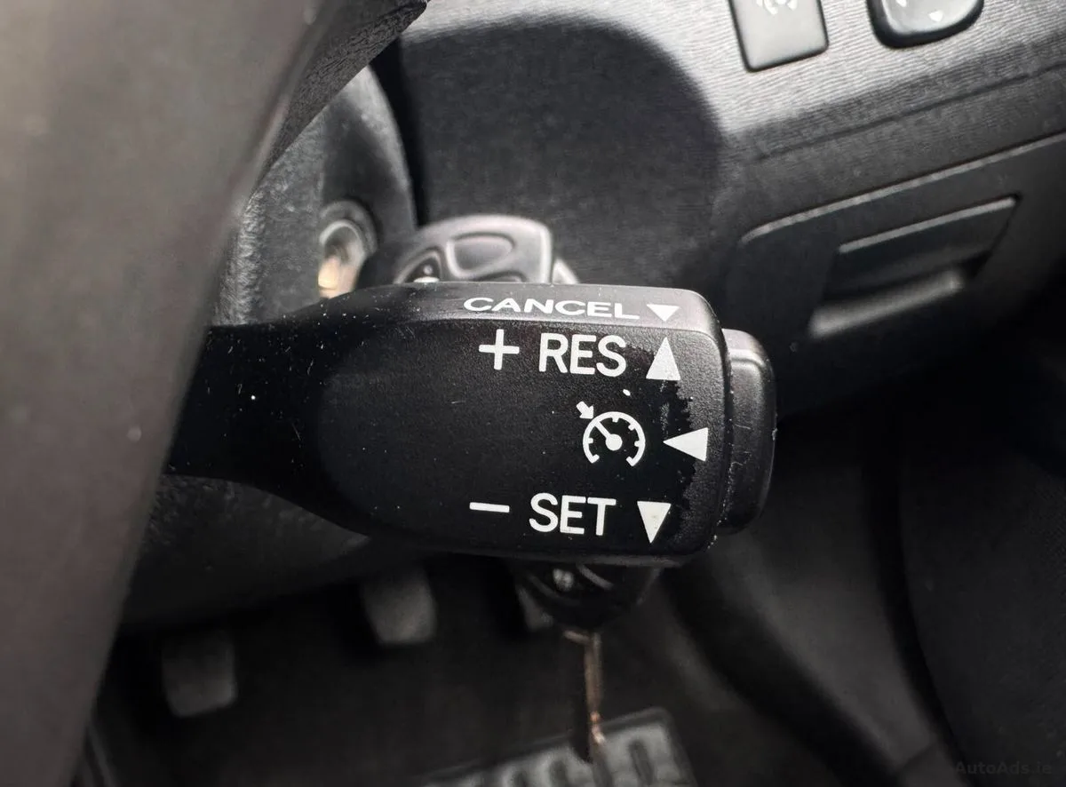2011 Toyota Avensis – photo 16