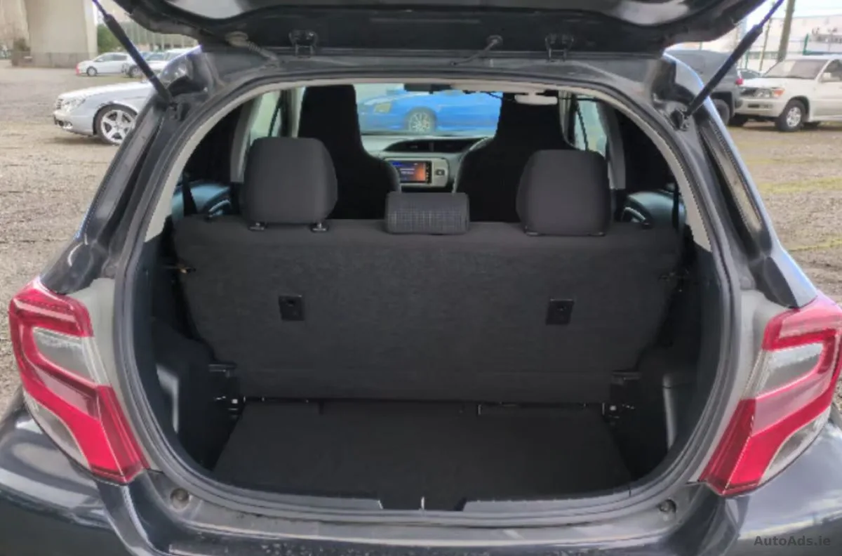 2015 Toyota Vitz – photo 6