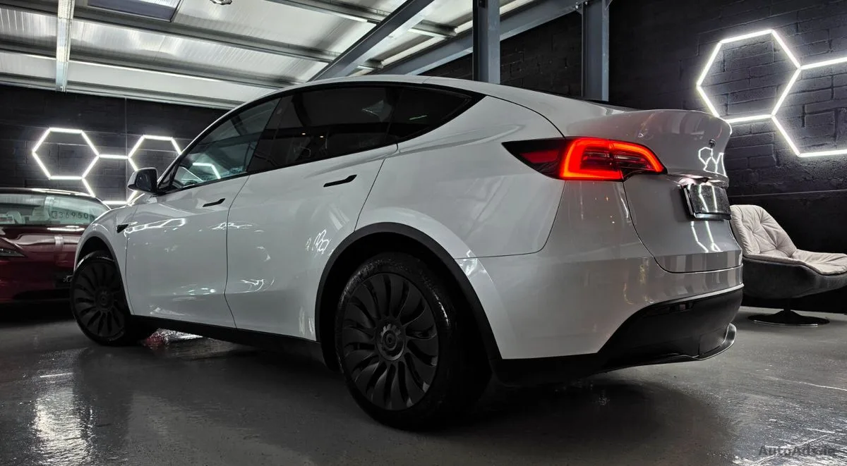 2023 Tesla Model Y – photo 15