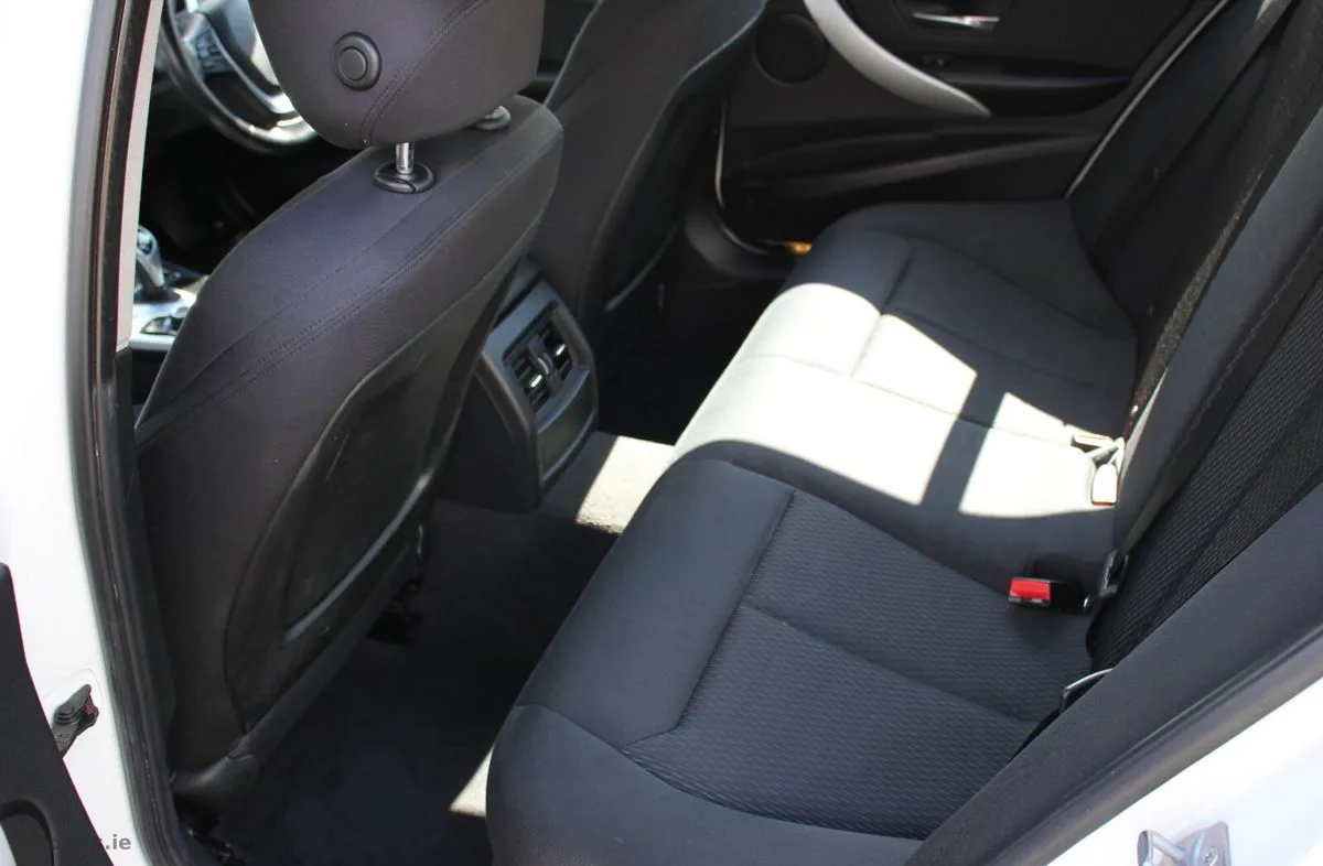 2013 BMW 3-Series – photo 16