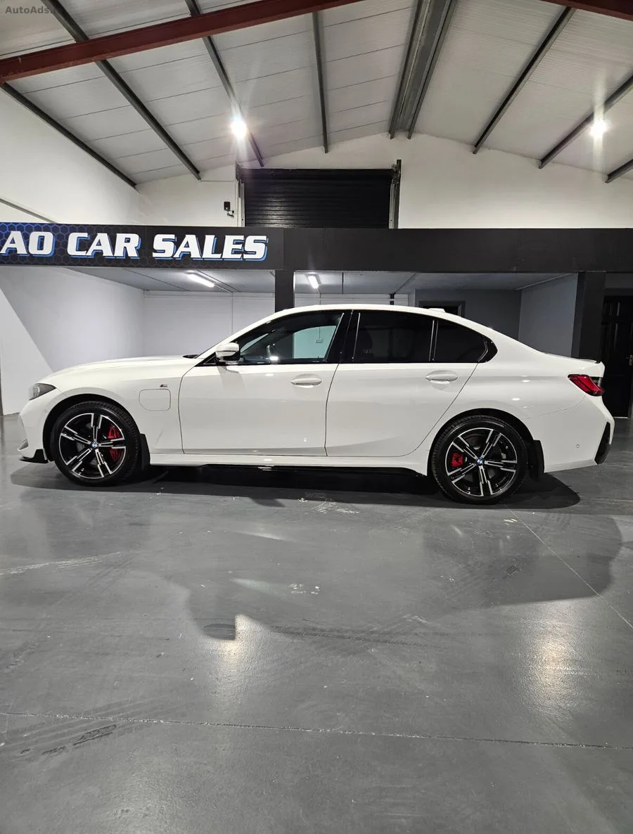 2025 BMW 3-Series – photo 9