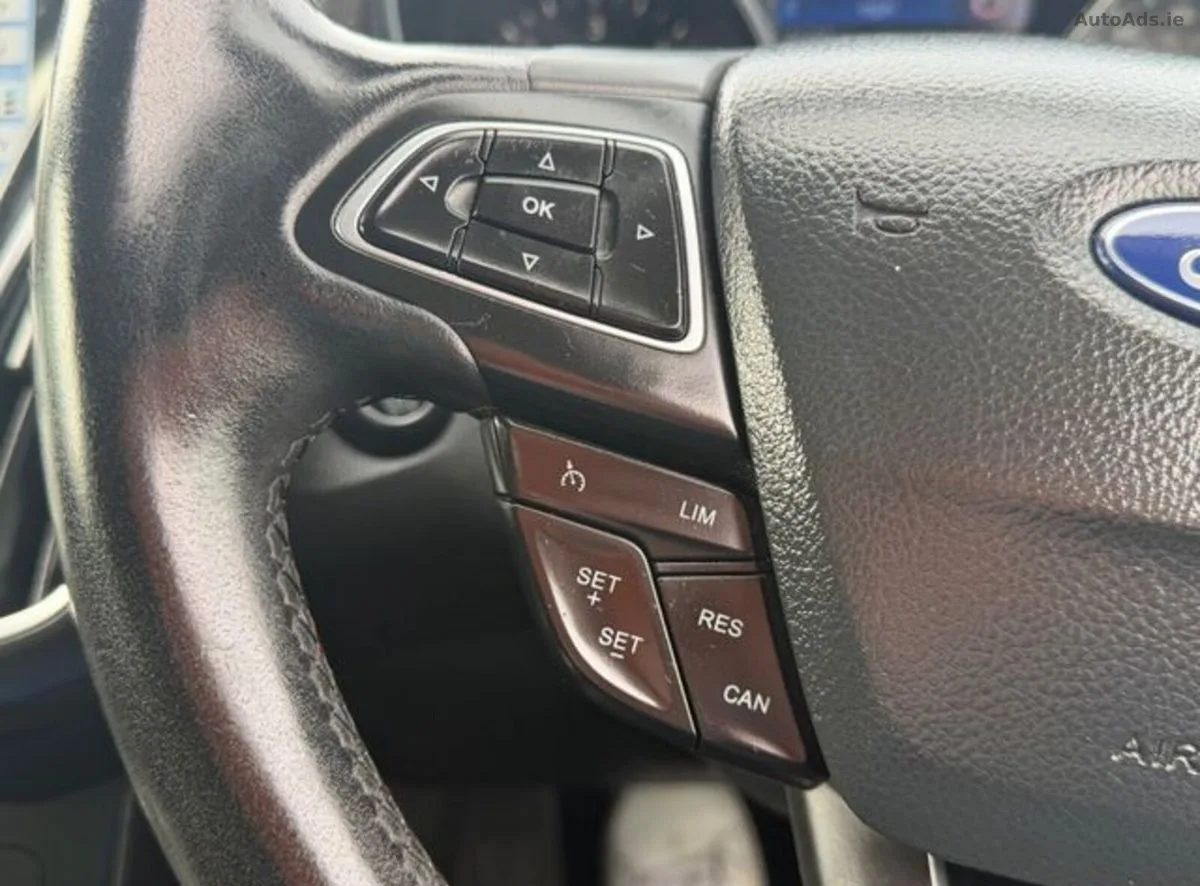 2017 Ford Focus – photo 14