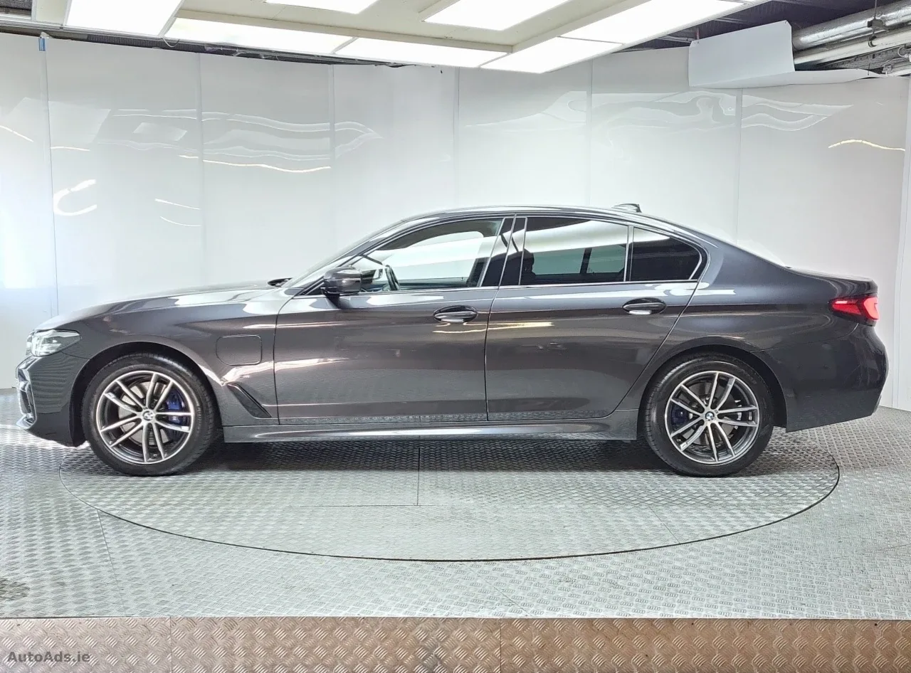 2021 BMW 5 Series – photo 5