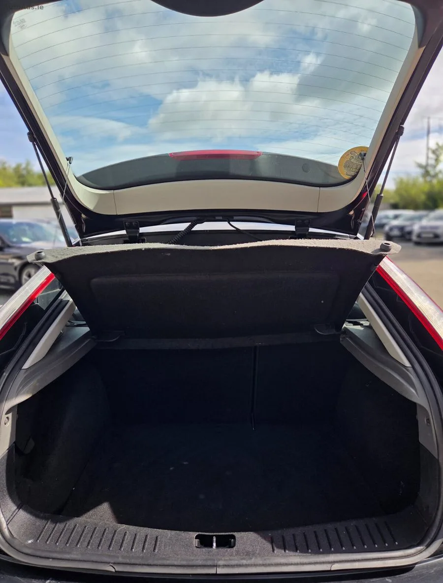 2010 Ford Focus – photo 18
