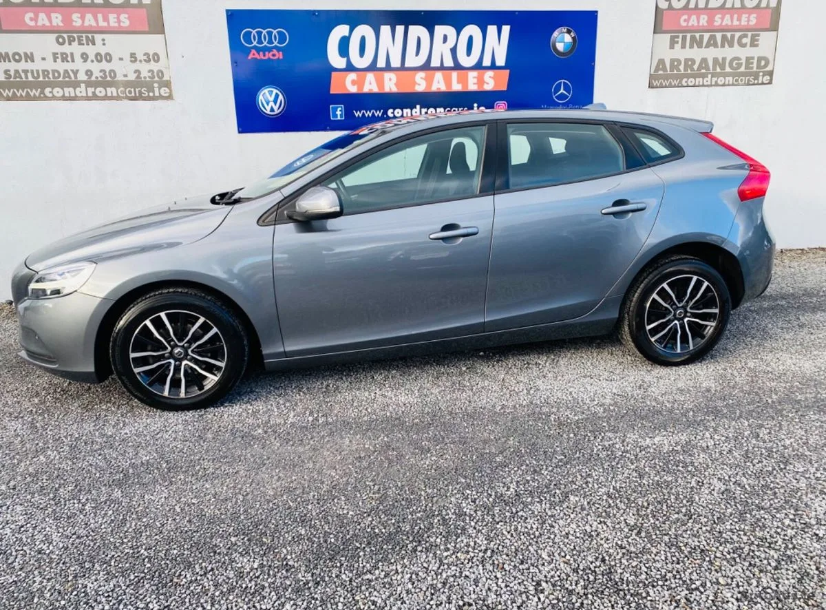 2019 Volvo V40 – photo 2