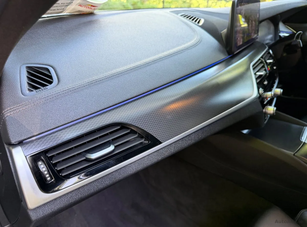 2021 BMW 5-Series – photo 17