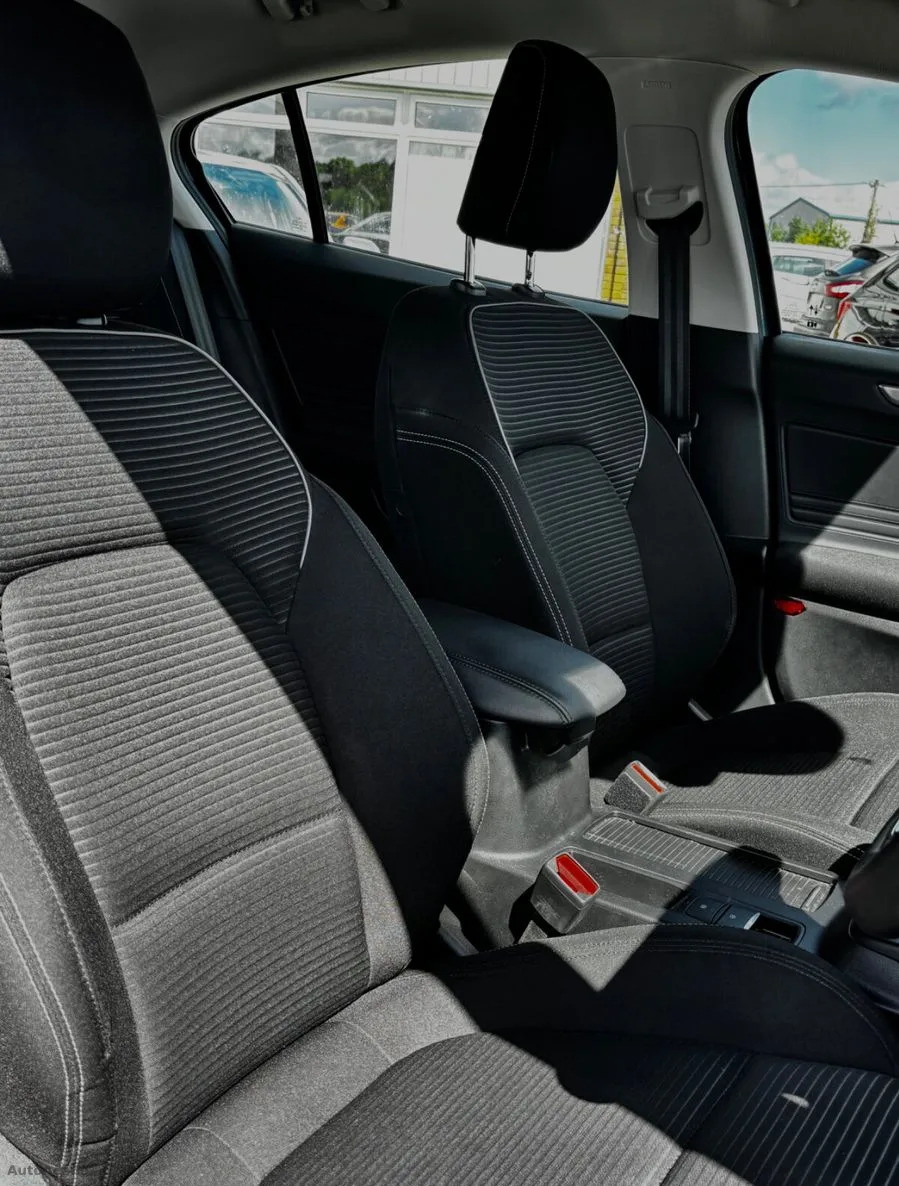 2023 Ford Focus – photo 3