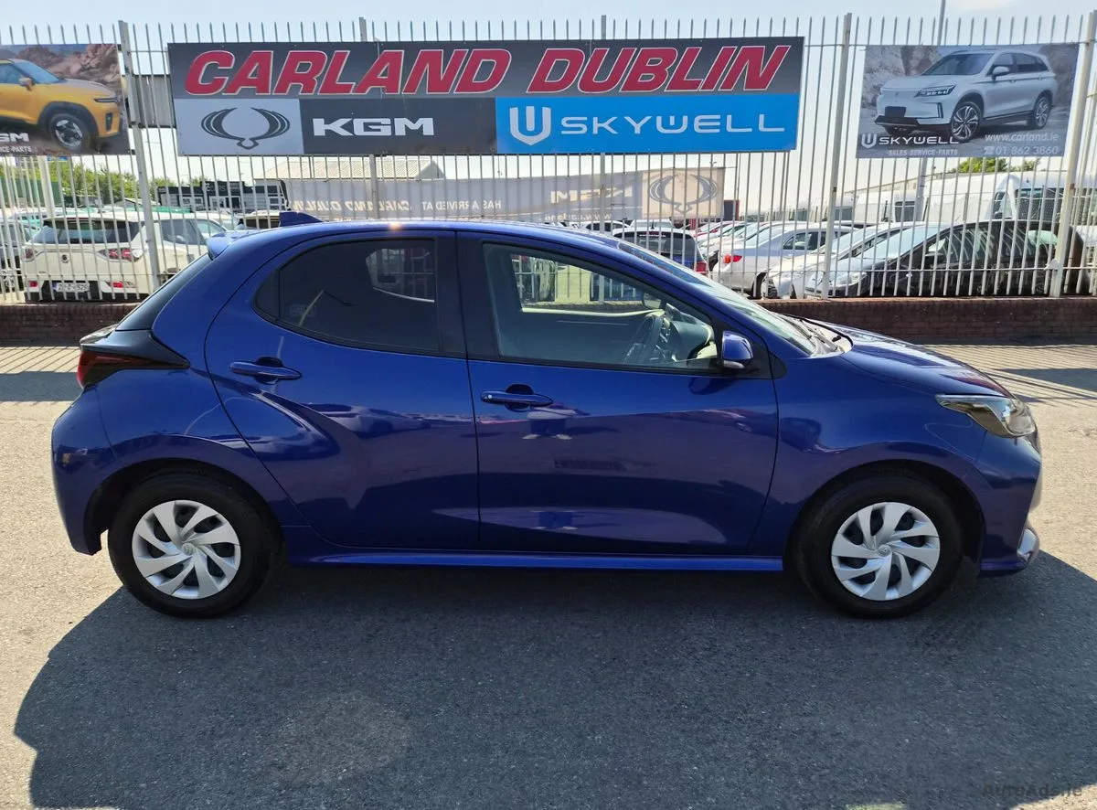 2022 Toyota Yaris – photo 2