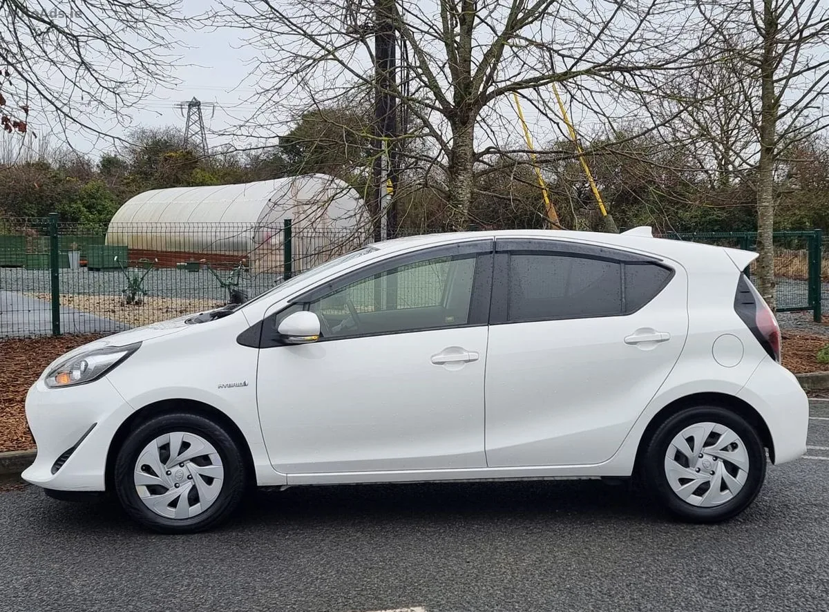2020 Toyota Aqua – photo 13
