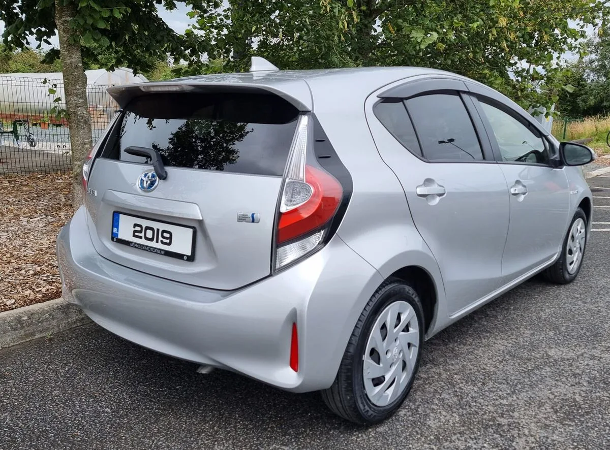 2019 Toyota Aqua – photo 2