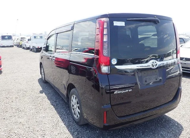 2015 Toyota Esquire – photo 5