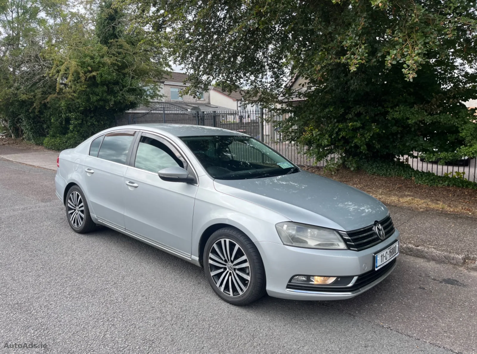 2011 Volkswagen Passat – photo 1