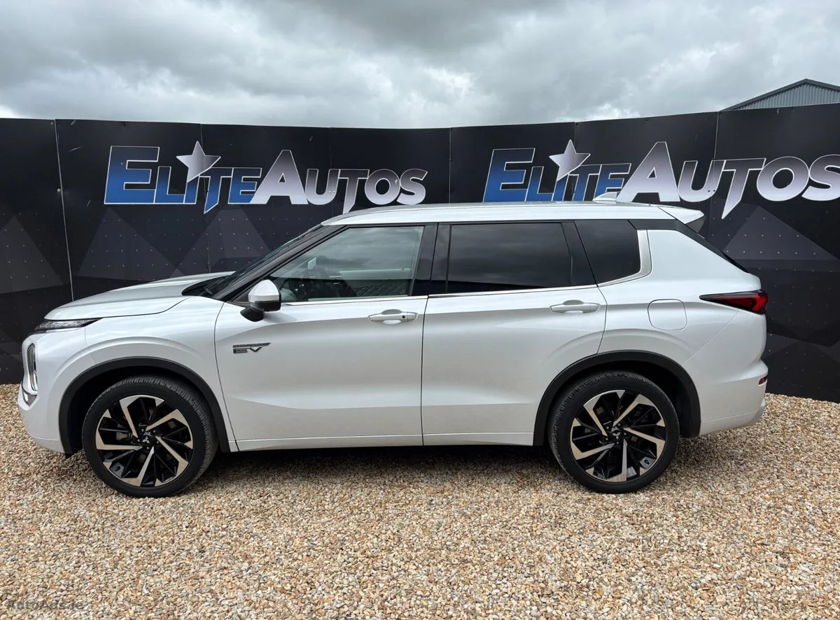 2022 Mitsubishi Outlander – photo 3
