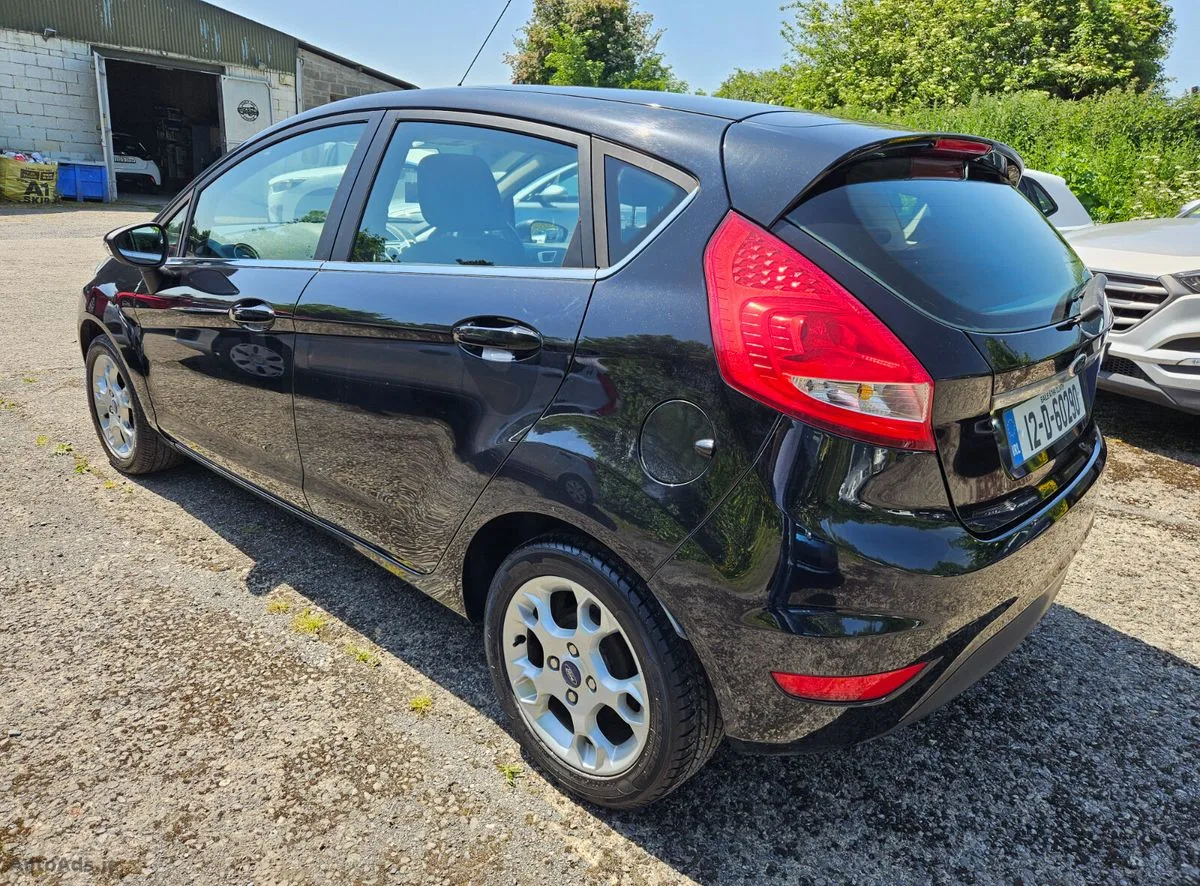2012 Ford Fiesta – photo 8