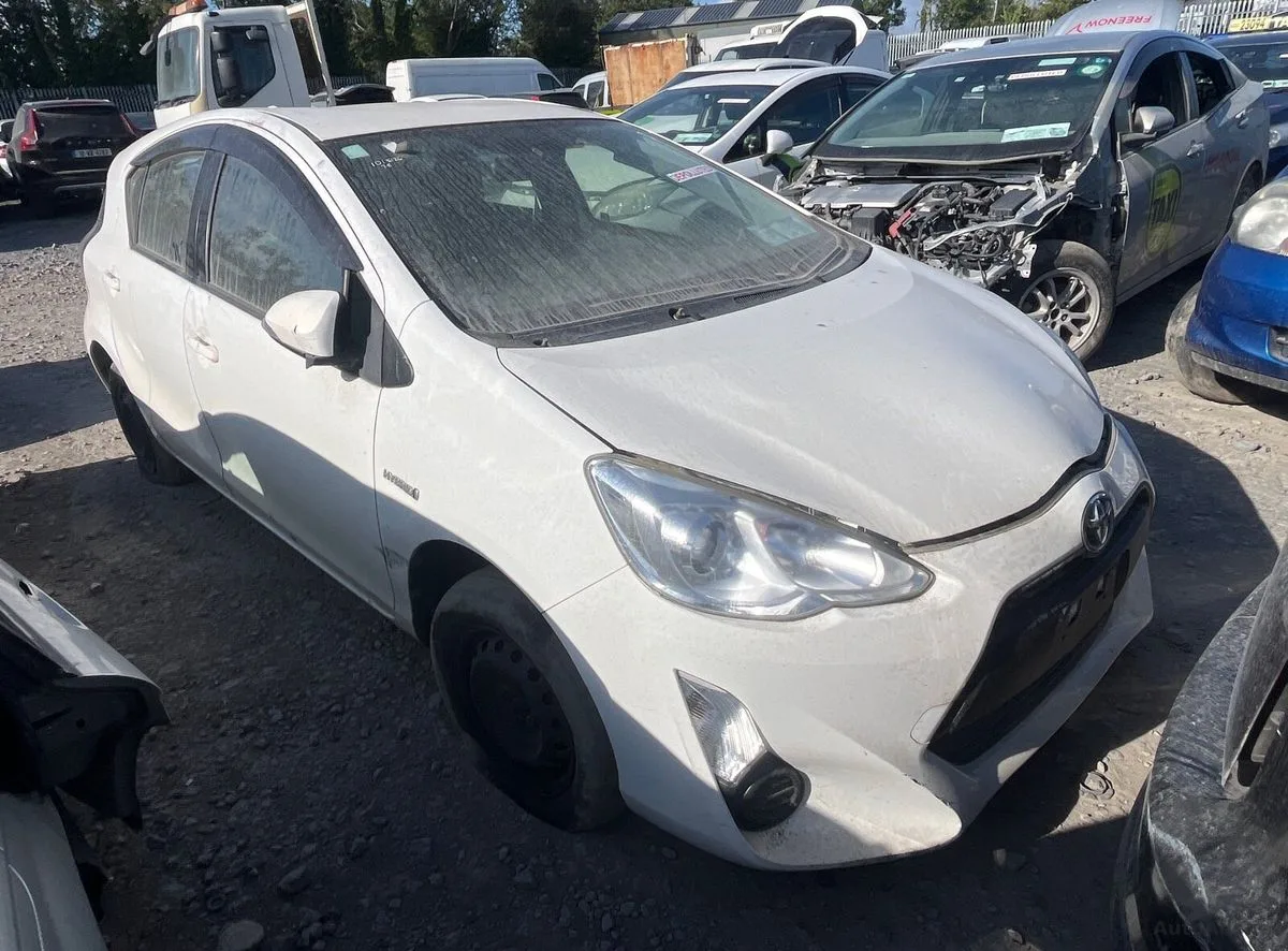 ♻️ 2017 Toyota Aqua breaking ♻️