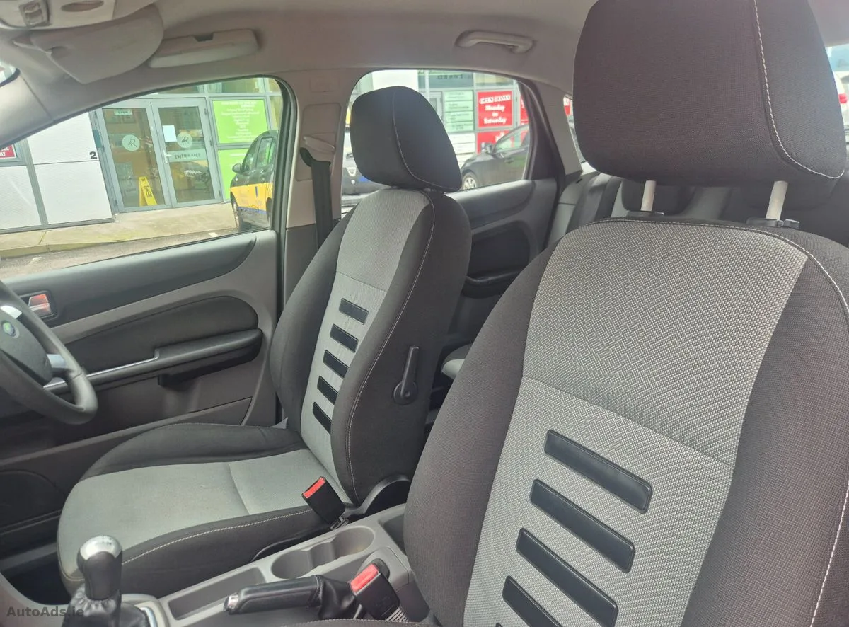 2011 Ford Focus – photo 10