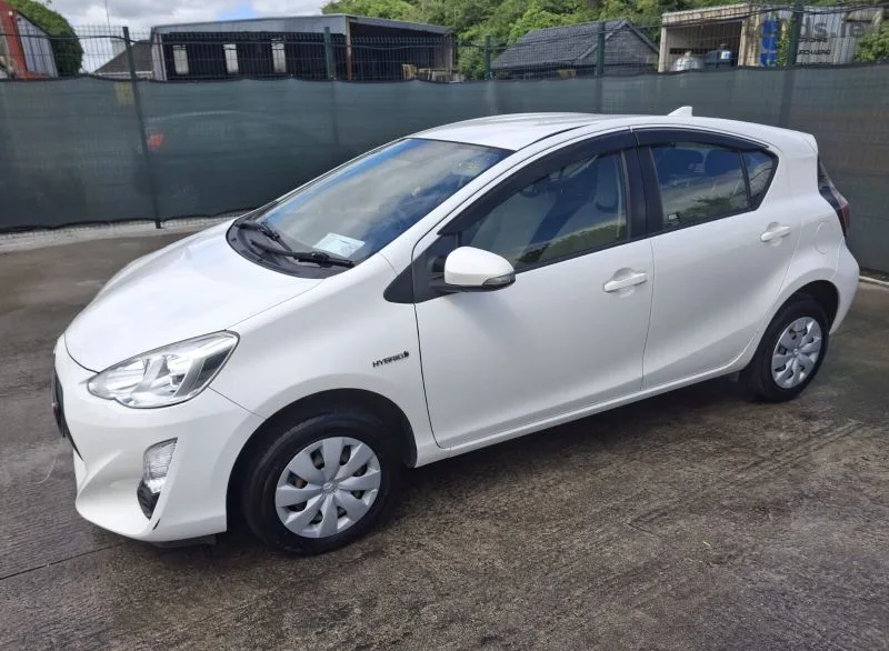 2016 Toyota Aqua – photo 2