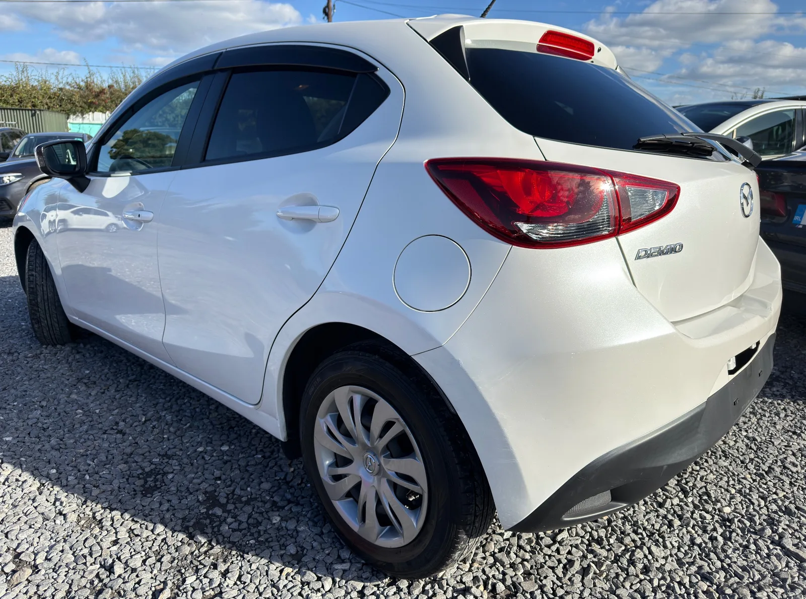 2015 Mazda Demio – photo 4