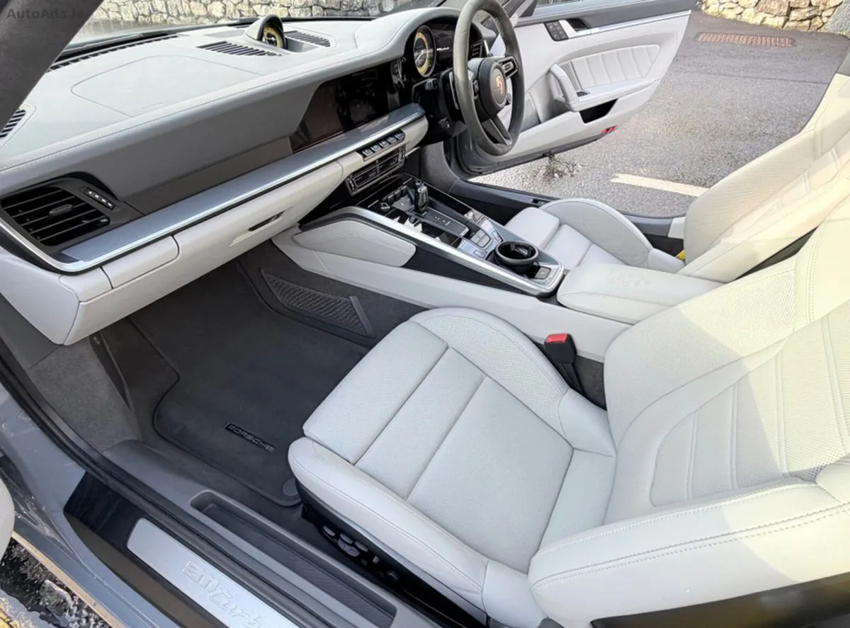 2023 Porsche 911 – photo 12