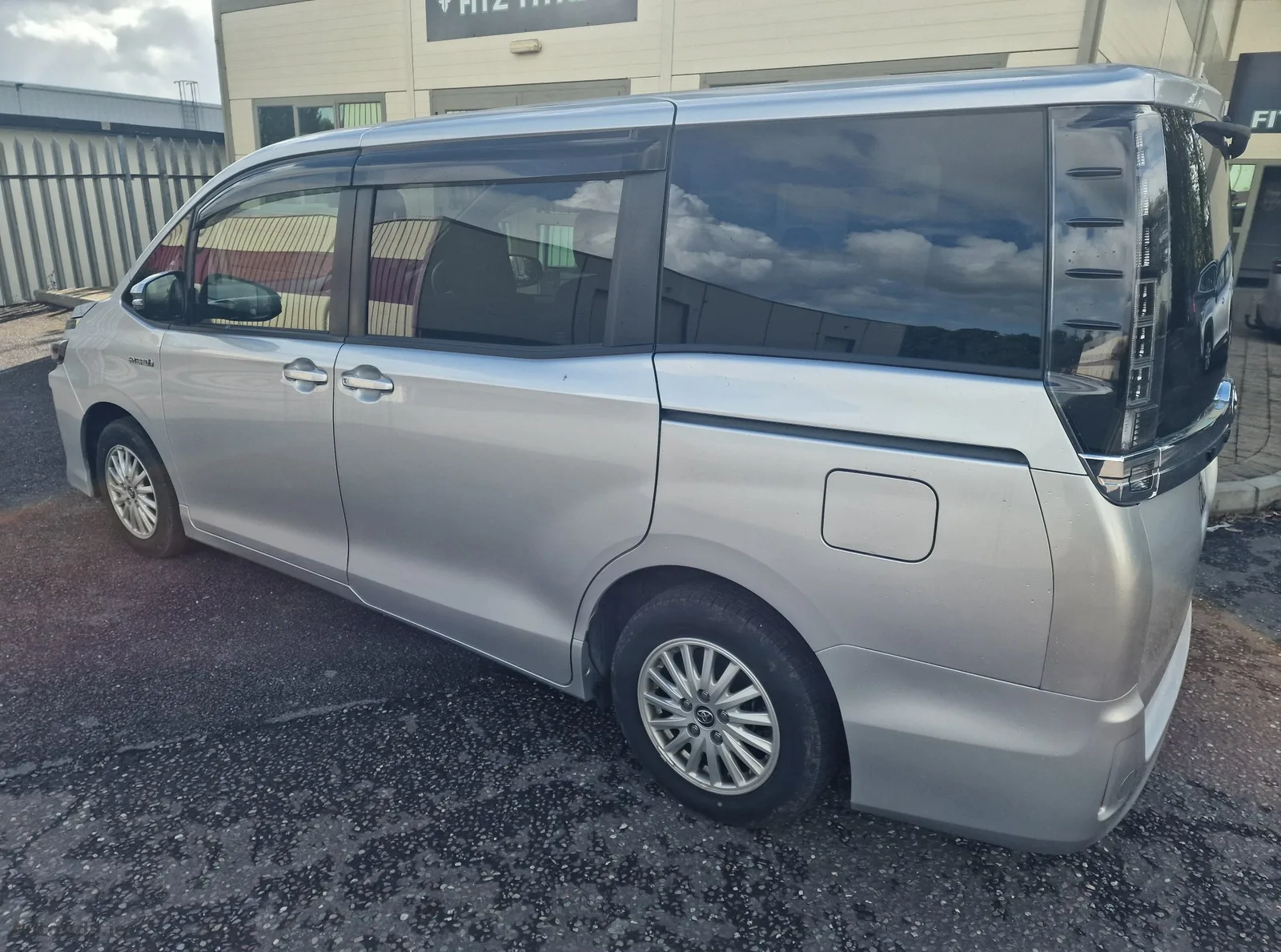 2016 Toyota Voxy – photo 17