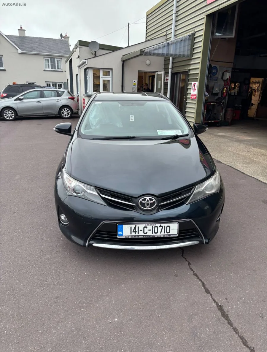 2014 Toyota Auris – photo 2