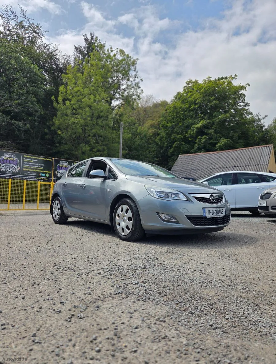 2011 Opel Astra – photo 2