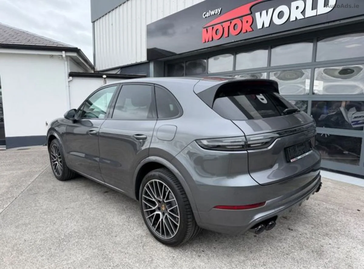 2023 Porsche Cayenne – photo 2