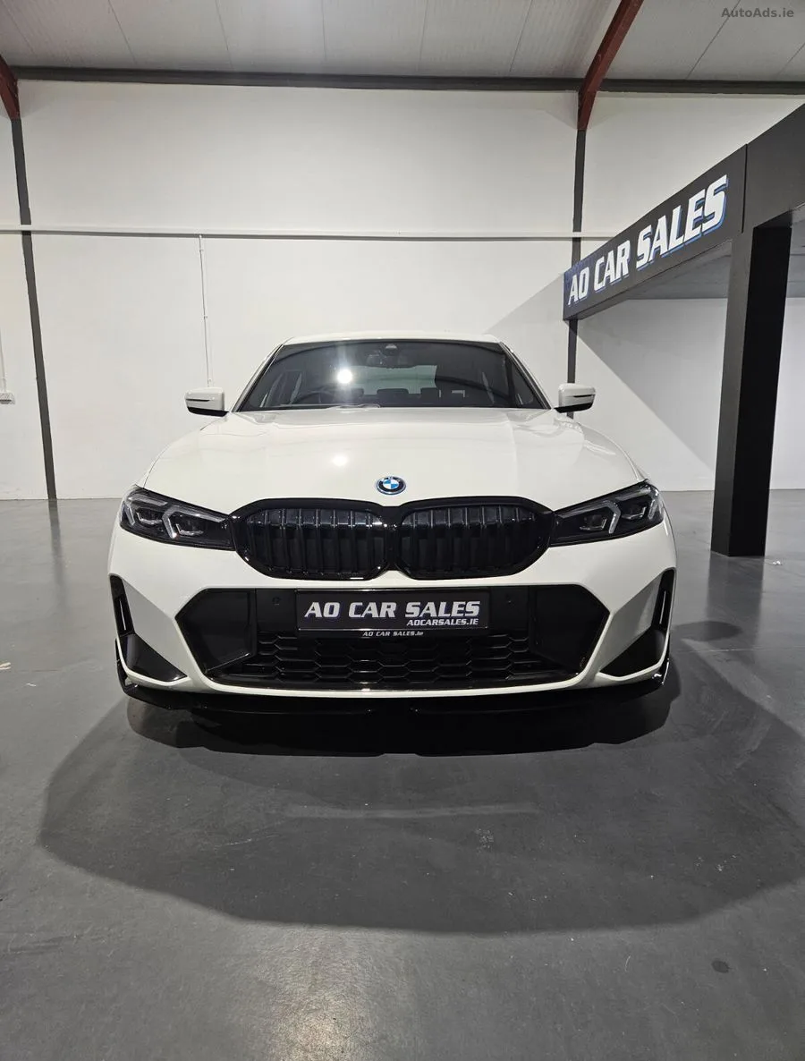 2025 BMW 3-Series – photo 3