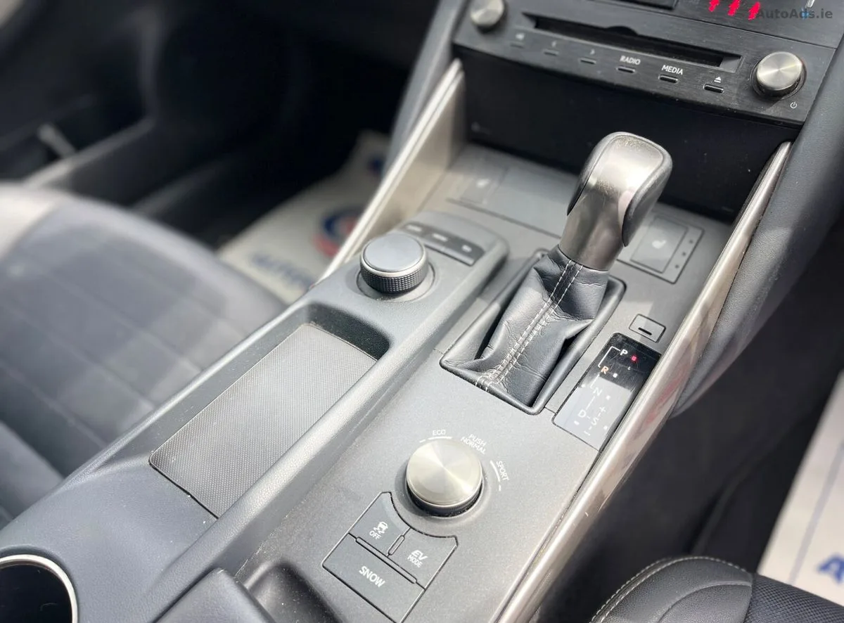 2017 Lexus IS – photo 13