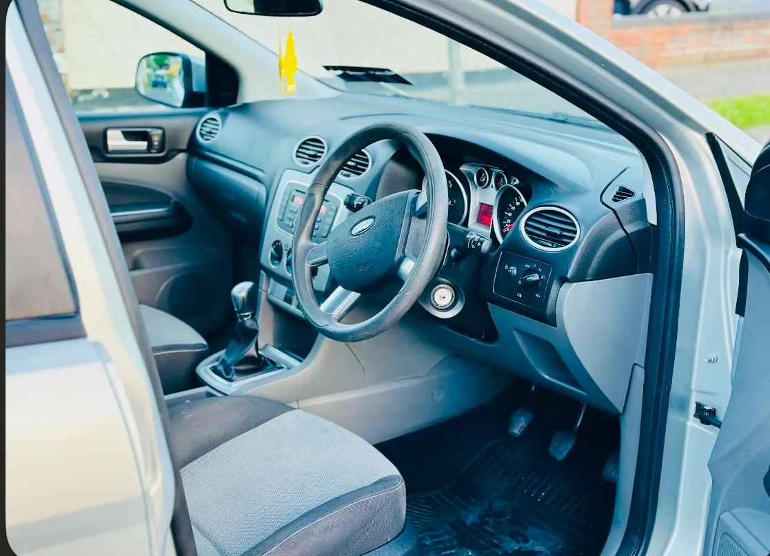 2010 Ford Focus – photo 10