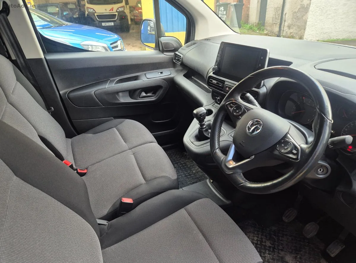 2022 Vauxhall Combo – photo 2