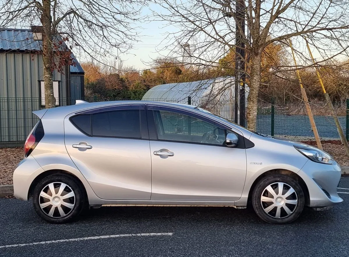 2019 Toyota Aqua – photo 4