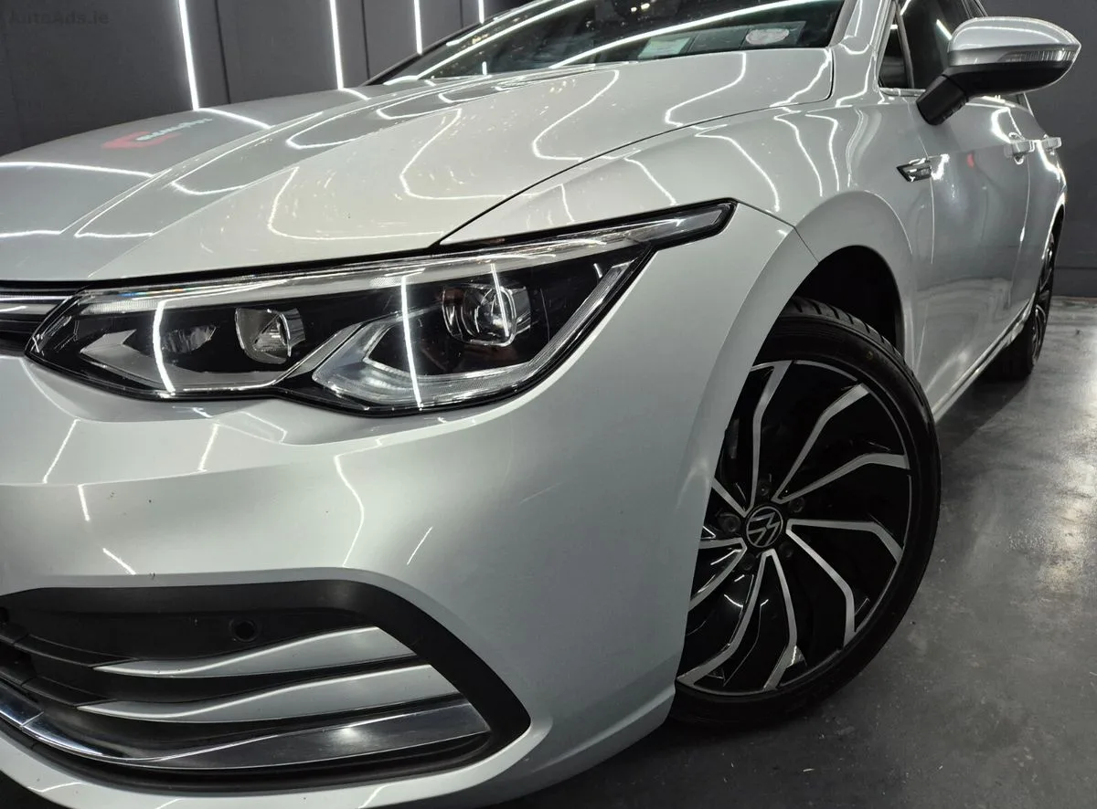 2021 Volkswagen Golf – photo 2