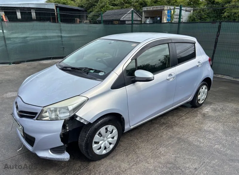 2012 Toyota Vitz – photo 2